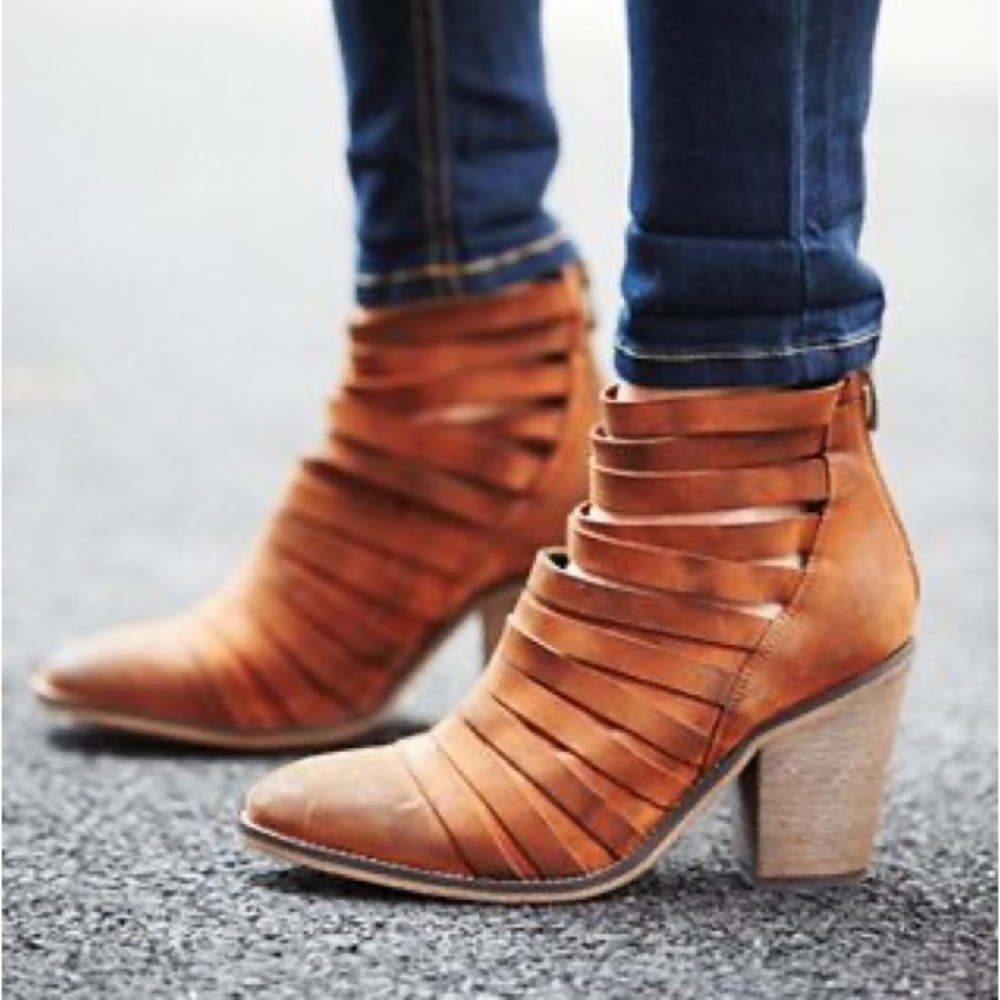 Free People | Hybrid Heel Ankle Boots in Distressed Brown | 39